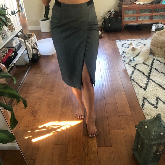 Zara Basic pencil skirt with slit - Picture 3 of 4